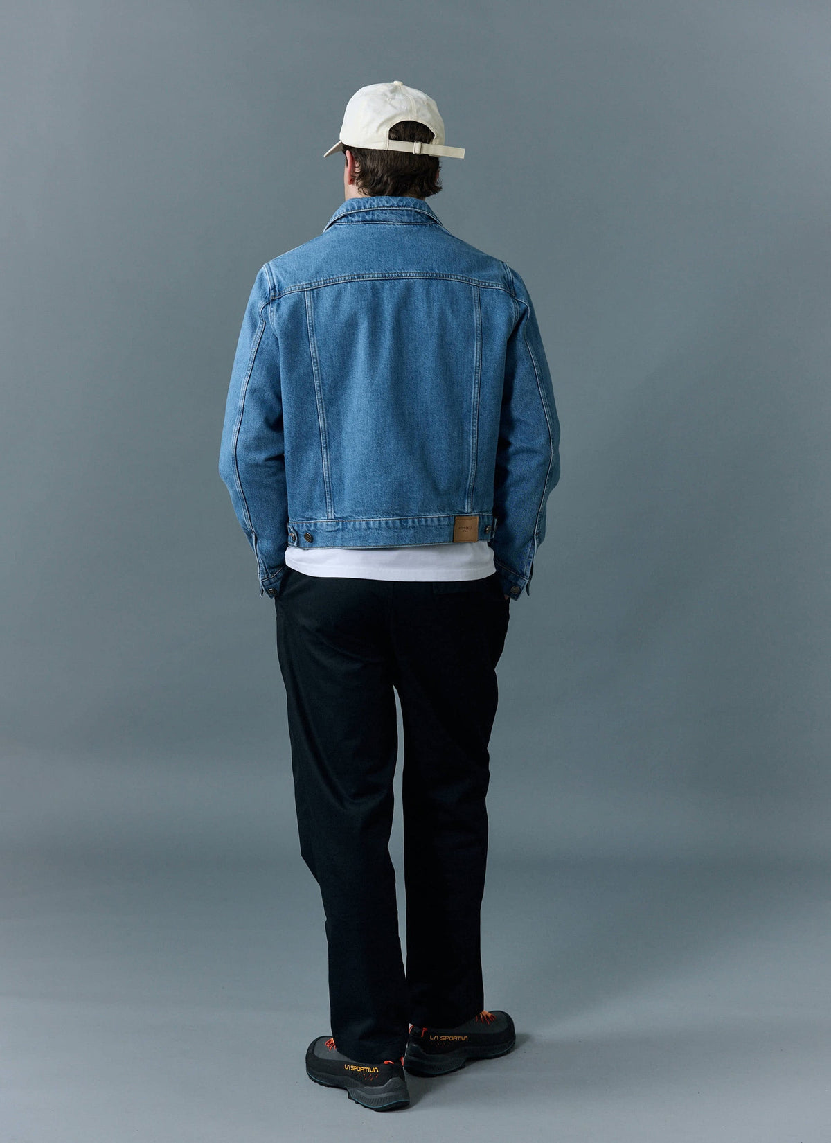 Men's Denim Trucker Jacket - Light Wash Blue | Percival