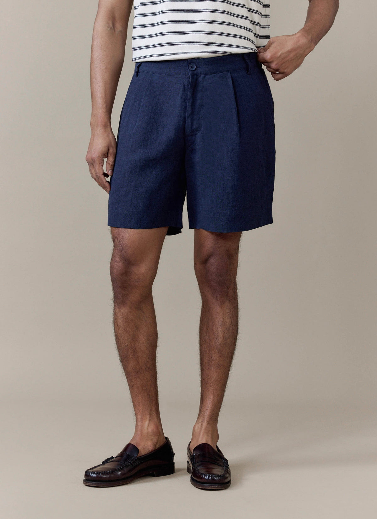 Men's Navy Pleated Tailored Linen Shorts | Percival