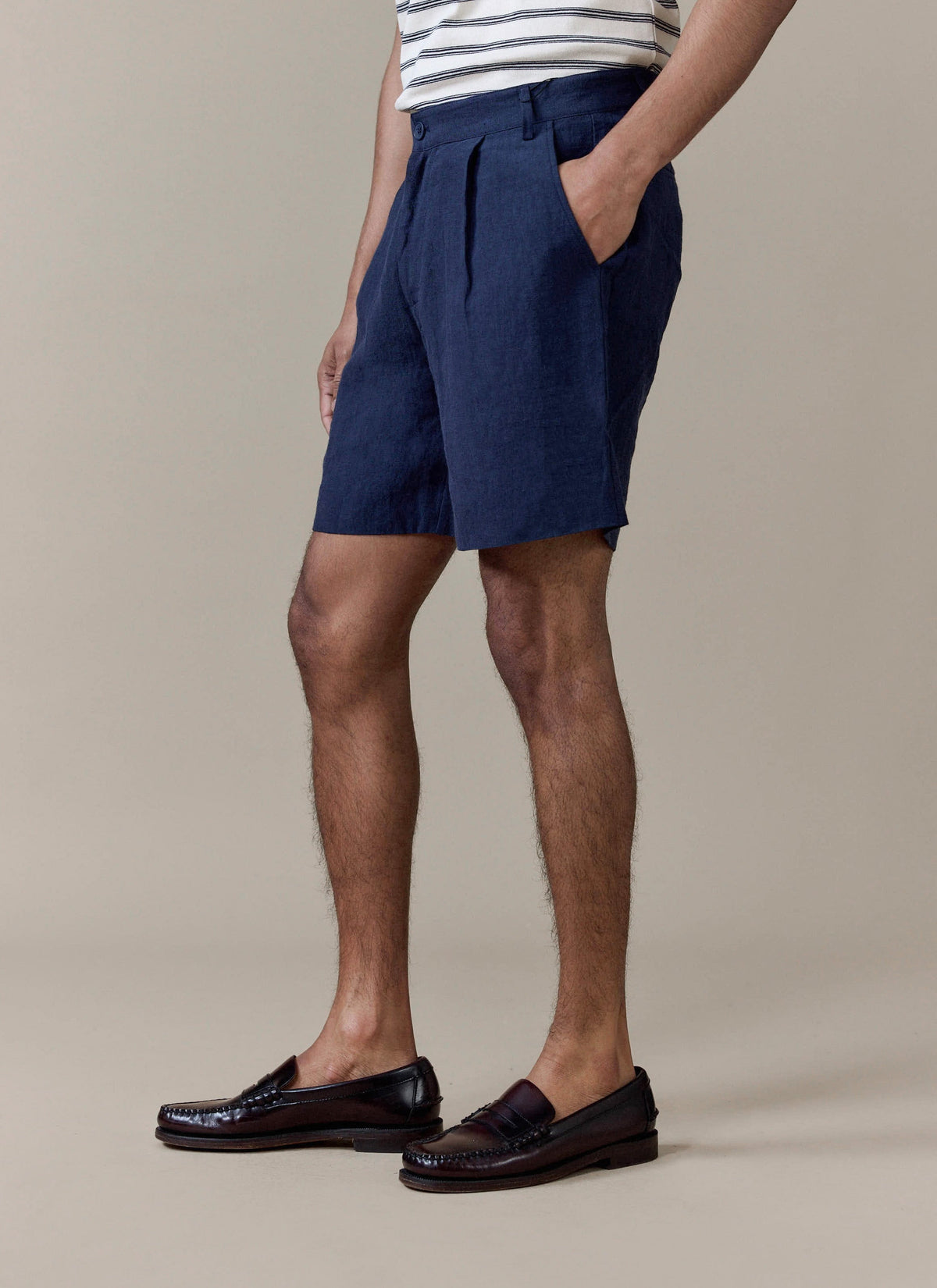 Men's Navy Pleated Tailored Linen Shorts | Percival