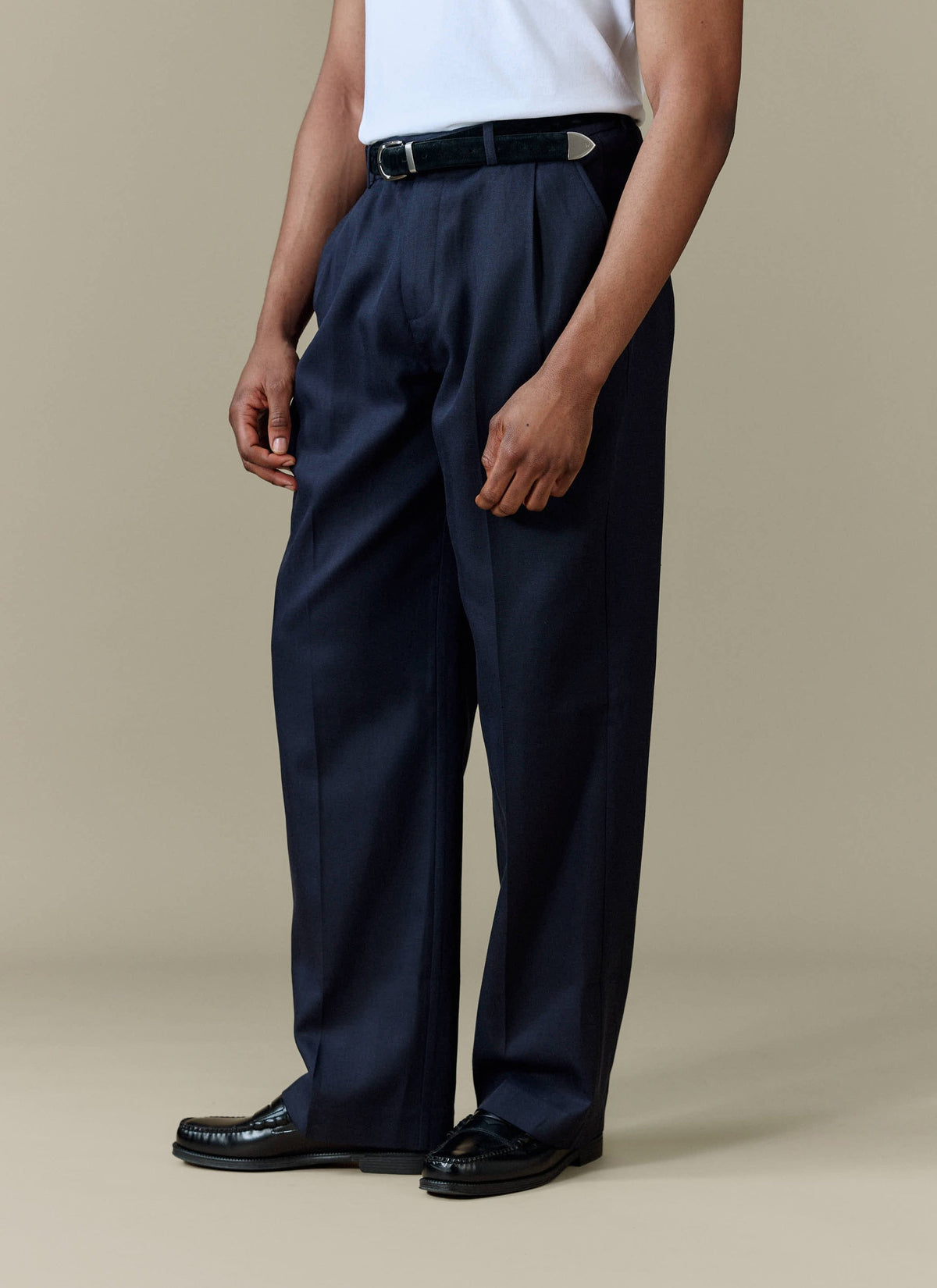 Men's Pleated Trousers - Relaxed Fit - Navy Blue - Lyocell | Percival