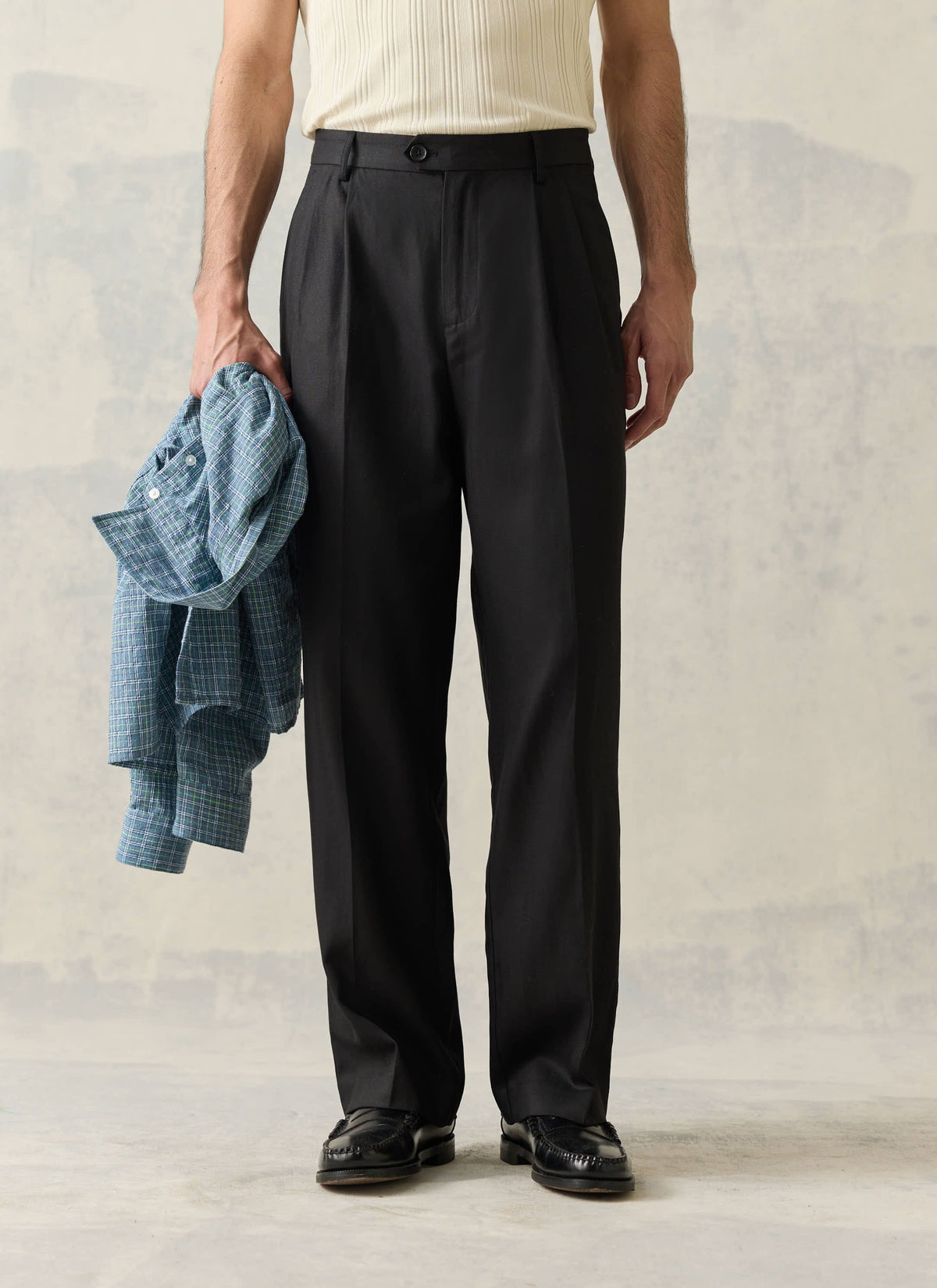 Men's Tailored Pleated Trousers - Lyocell Blend - Black | Percival