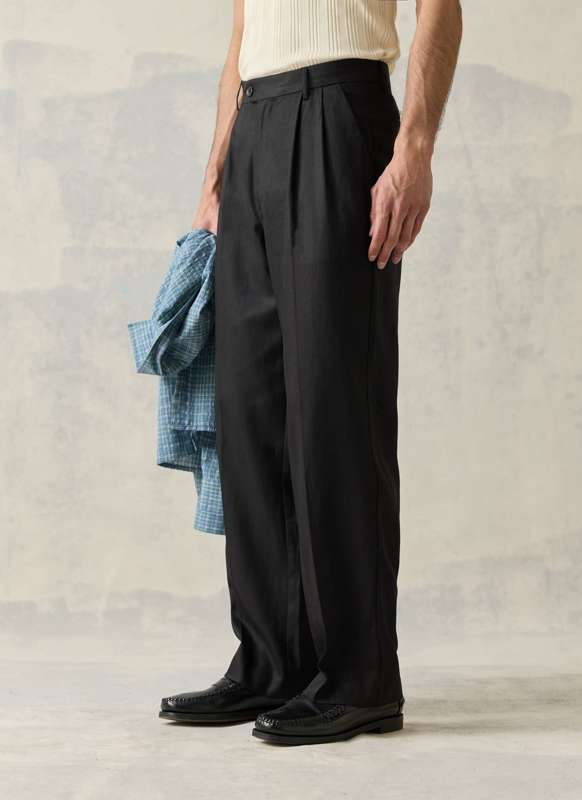 Men's Tailored Pleated Trousers - Lyocell Blend - Black | Percival