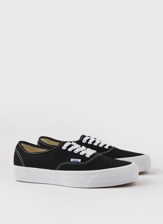 Men's Vans Authentic 44 Deck DX - Low Top Trainers - Black & White | Percival